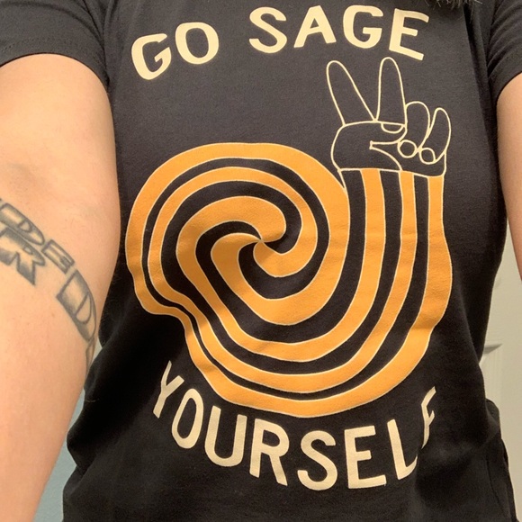 Welcome to my closet! - Picture 2 of 5